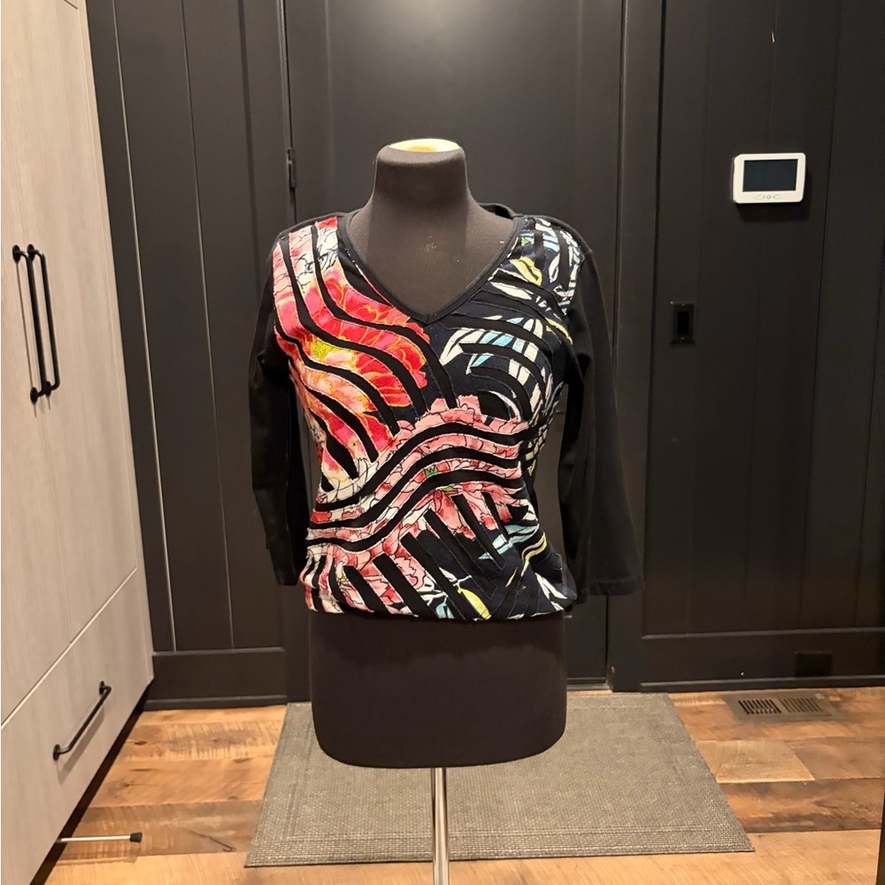 Early 2000s Y2K Abstract Swirl V Neck Top Medium